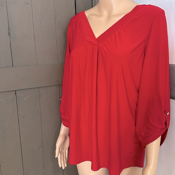Per Seption flowy v neck tunic sleeves button to fabric. Polyester spandex blend - Picture 1 of 10